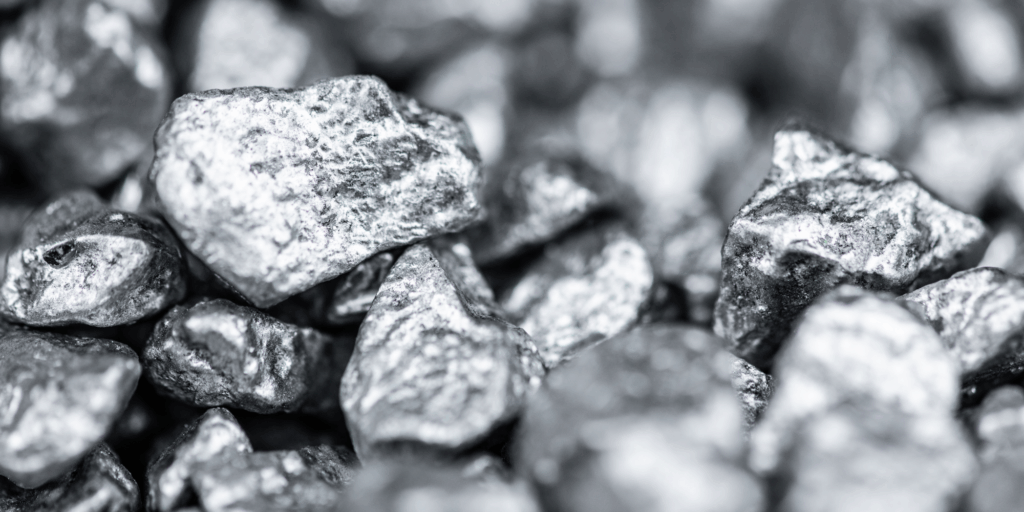 太陽光パネルとレアメタルの関係とは?希少資源の活用と未来のリサイクル戦略