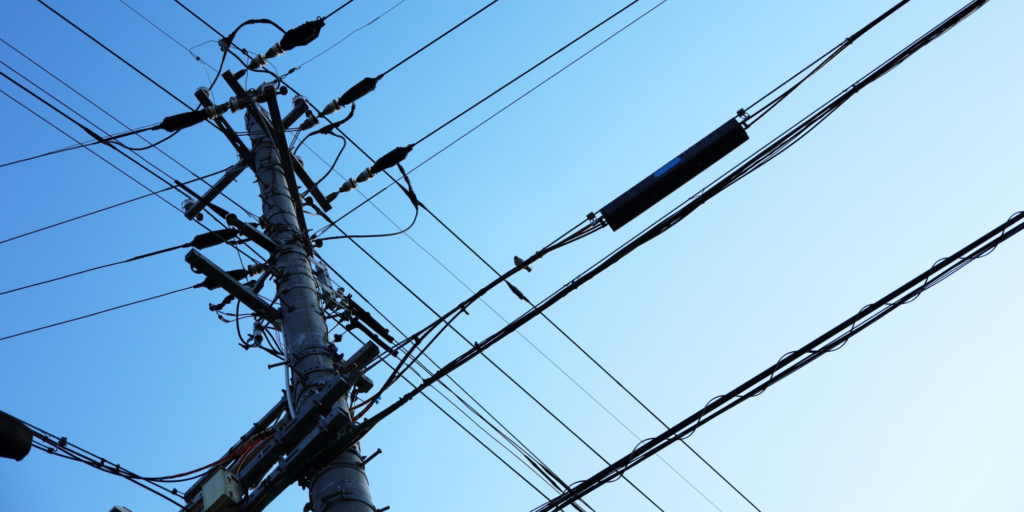 太陽光発電の「逆潮流」とは？仕組みの基礎から抑制対策までをわかりやすく解説